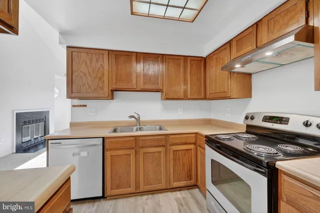 $2,550 | 6903 B Sandra Marie Circle, Unit B, Alexandria, VA 22310