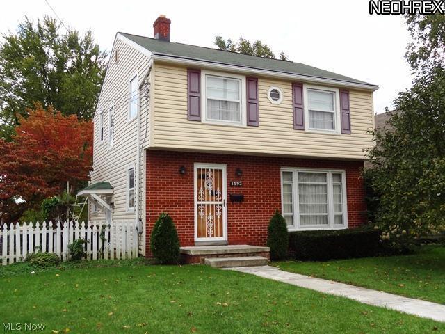 Brick & Vinyl exterior