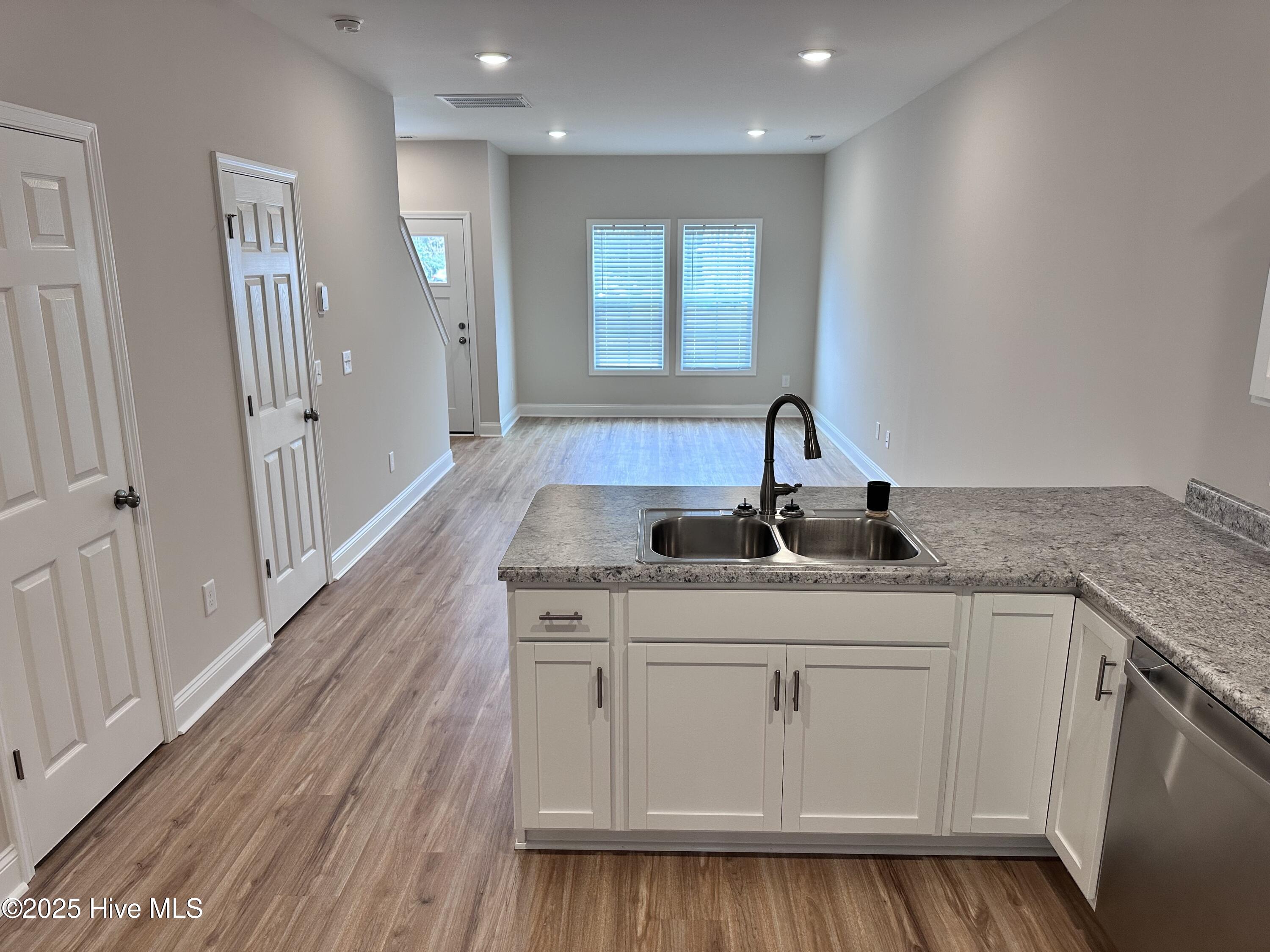 175 Loren Road Hubert, NC 28539 - Photo 7 of 21 6 - Living_Kitchen