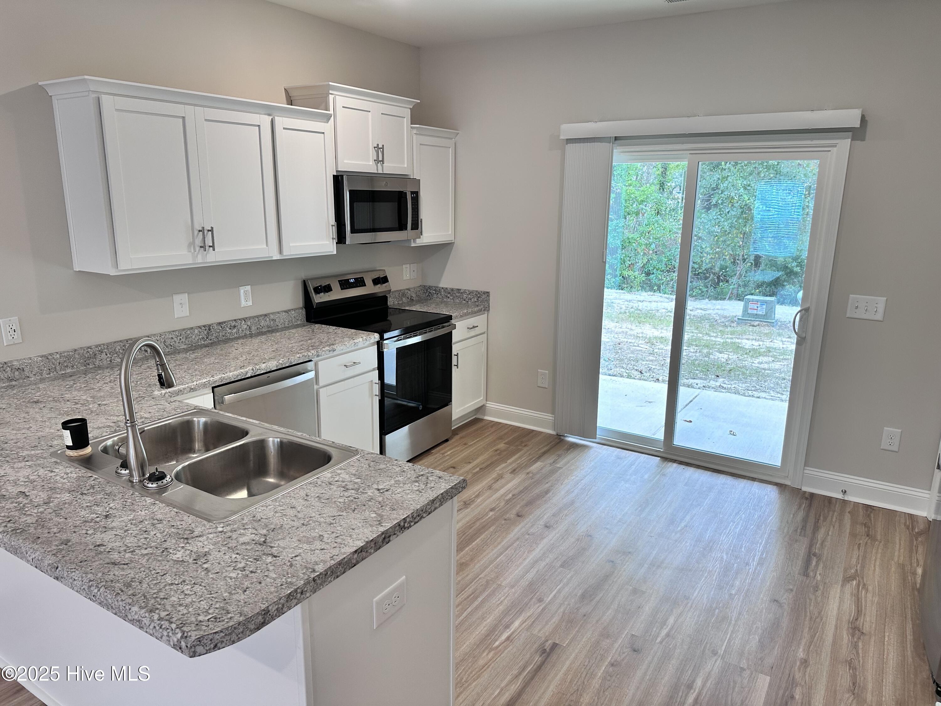 175 Loren Road Hubert, NC 28539 - Photo 8 of 21 7 - Kitchen