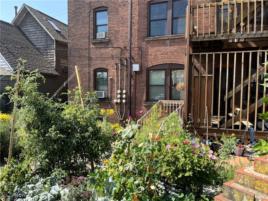 1905 Fulton Road, Unit 1B Cleveland, OH 44113 - Photo 18 of 22 Rear courtyard/garden area