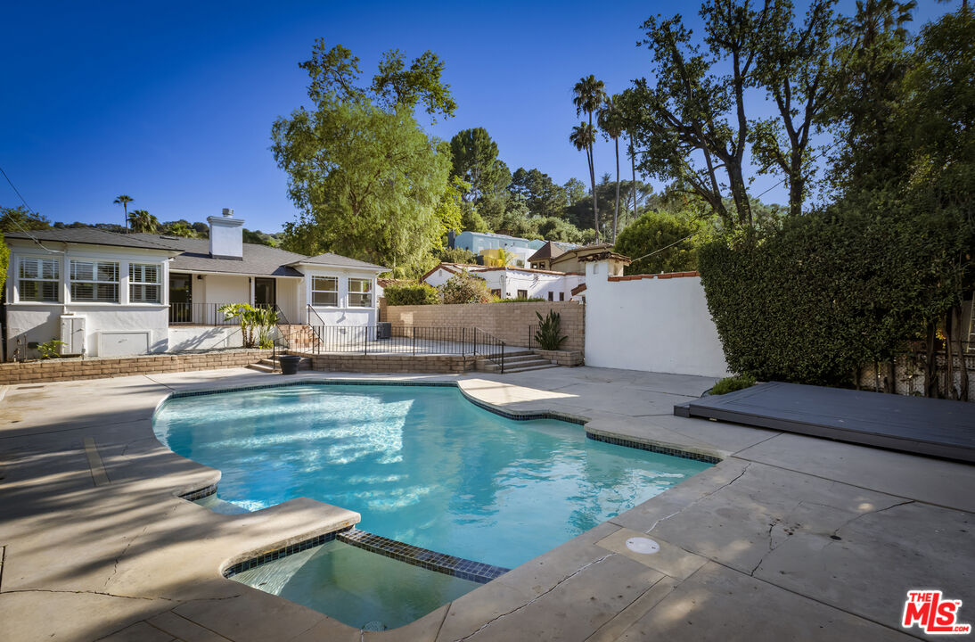 12153 Maxwellton Road Studio City, CA 91604 - Photo 14 of 48