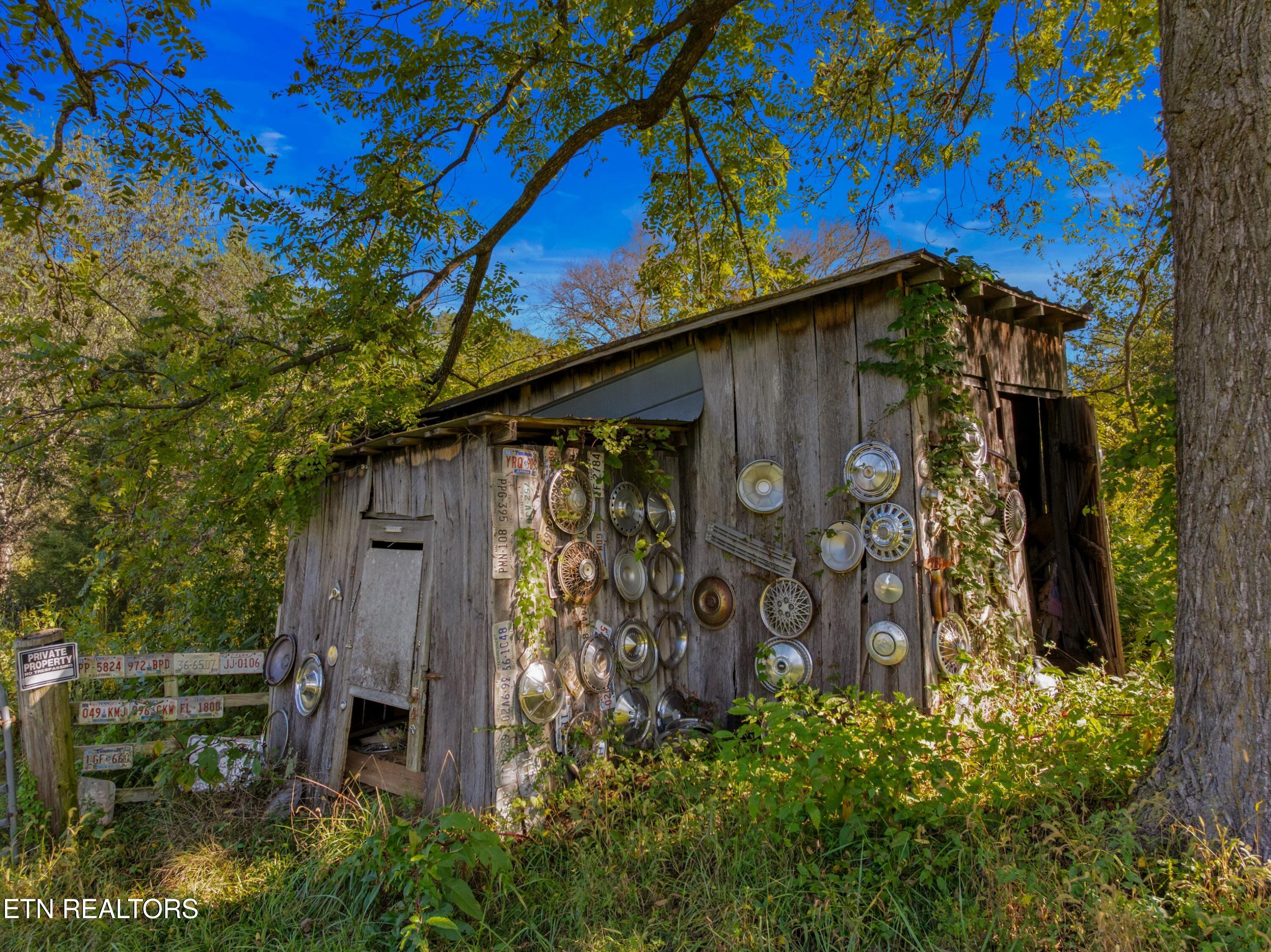 792 R H Ellis Road Dandridge, TN 37725 - Photo 20 of 25 020-792RHEllisRoad-Dandridge-TN-37725-SM