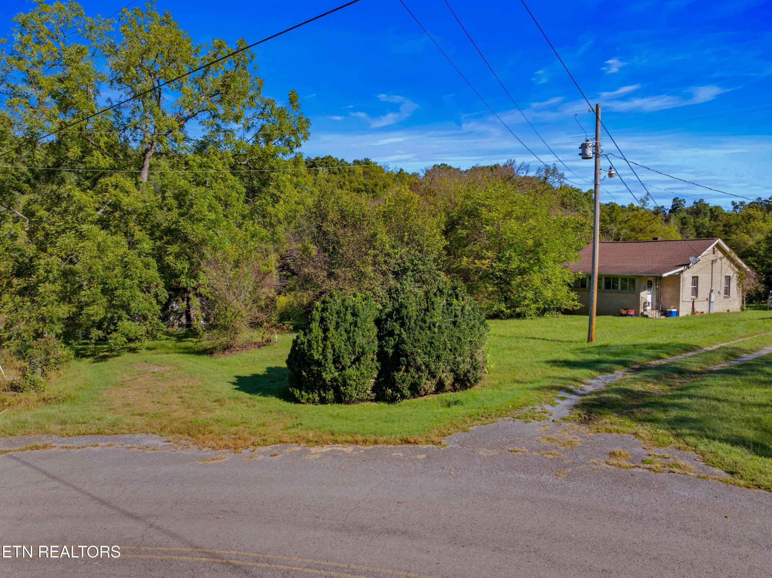 792 R H Ellis Road Dandridge, TN 37725 - Photo 25 of 25 031-792RHEllisRoad-Dandridge-TN-37725-SM