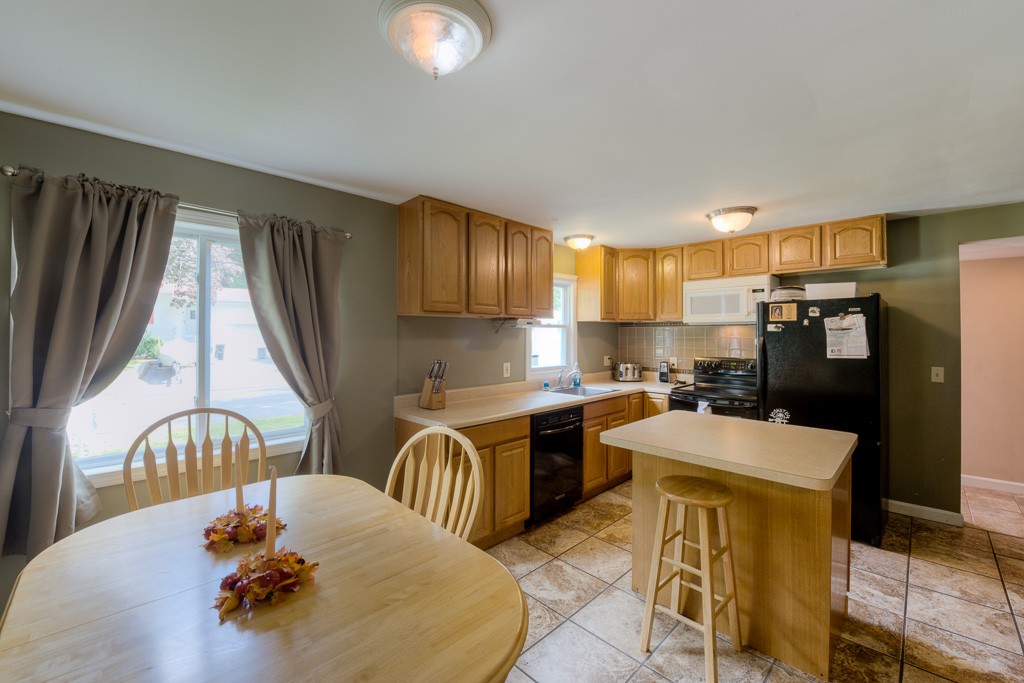 7 Saybrook Road Shrewsbury, MA 01545 - Photo 5 of 30 Gallery Image 5