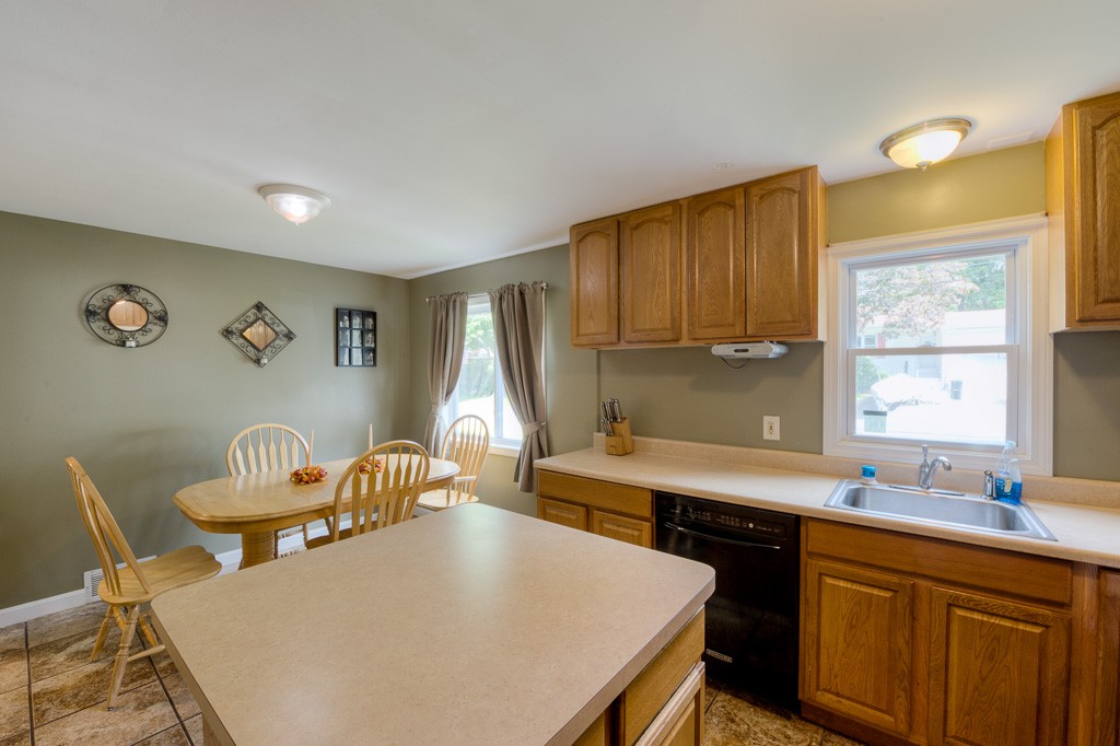 7 Saybrook Road Shrewsbury, MA 01545 - Photo 6 of 30 Gallery Image 6
