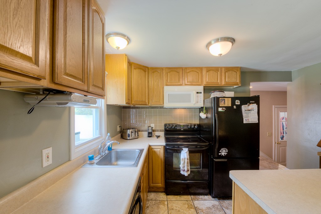 7 Saybrook Road Shrewsbury, MA 01545 - Photo 8 of 30 Gallery Image 8