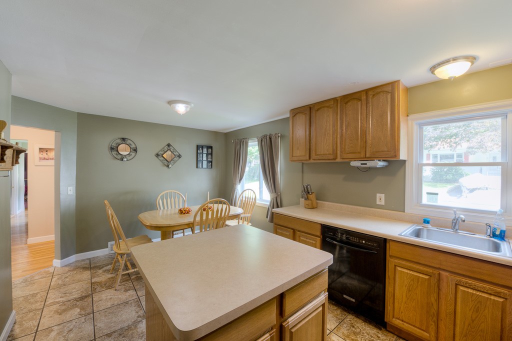 7 Saybrook Road Shrewsbury, MA 01545 - Photo 9 of 30 Gallery Image 9