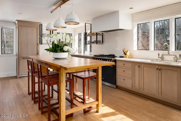 $15,995,000 | 44 Khakum Wood Road, Greenwich, CT 06831