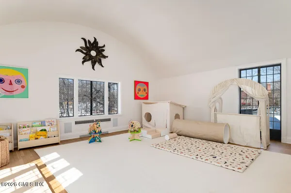 $15,995,000 | 44 Khakum Wood Road, Greenwich, CT 06831