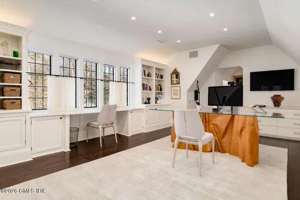 $15,995,000 | 44 Khakum Wood Road, Greenwich, CT 06831