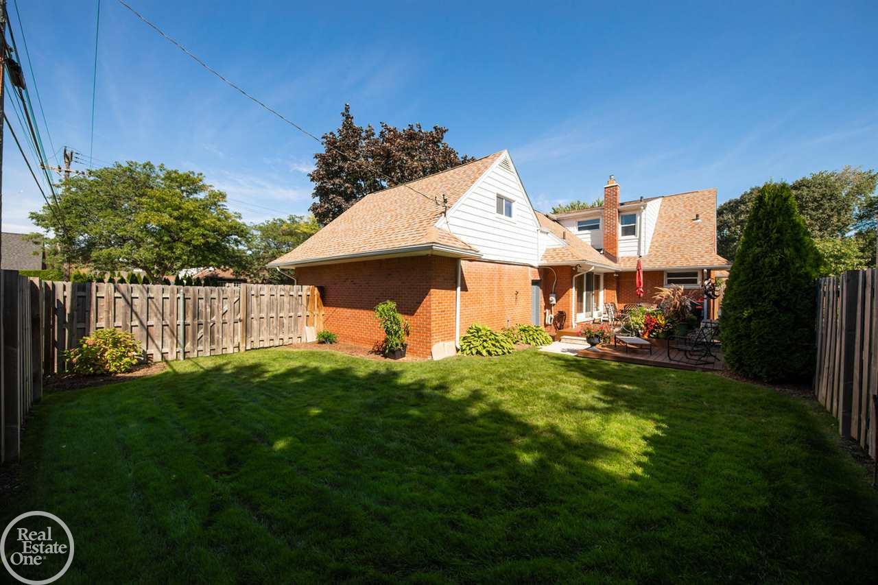 1391 Fairholme Road Grosse Pointe, MI 48236 - Photo 51 of 55 50001931-51.JPG