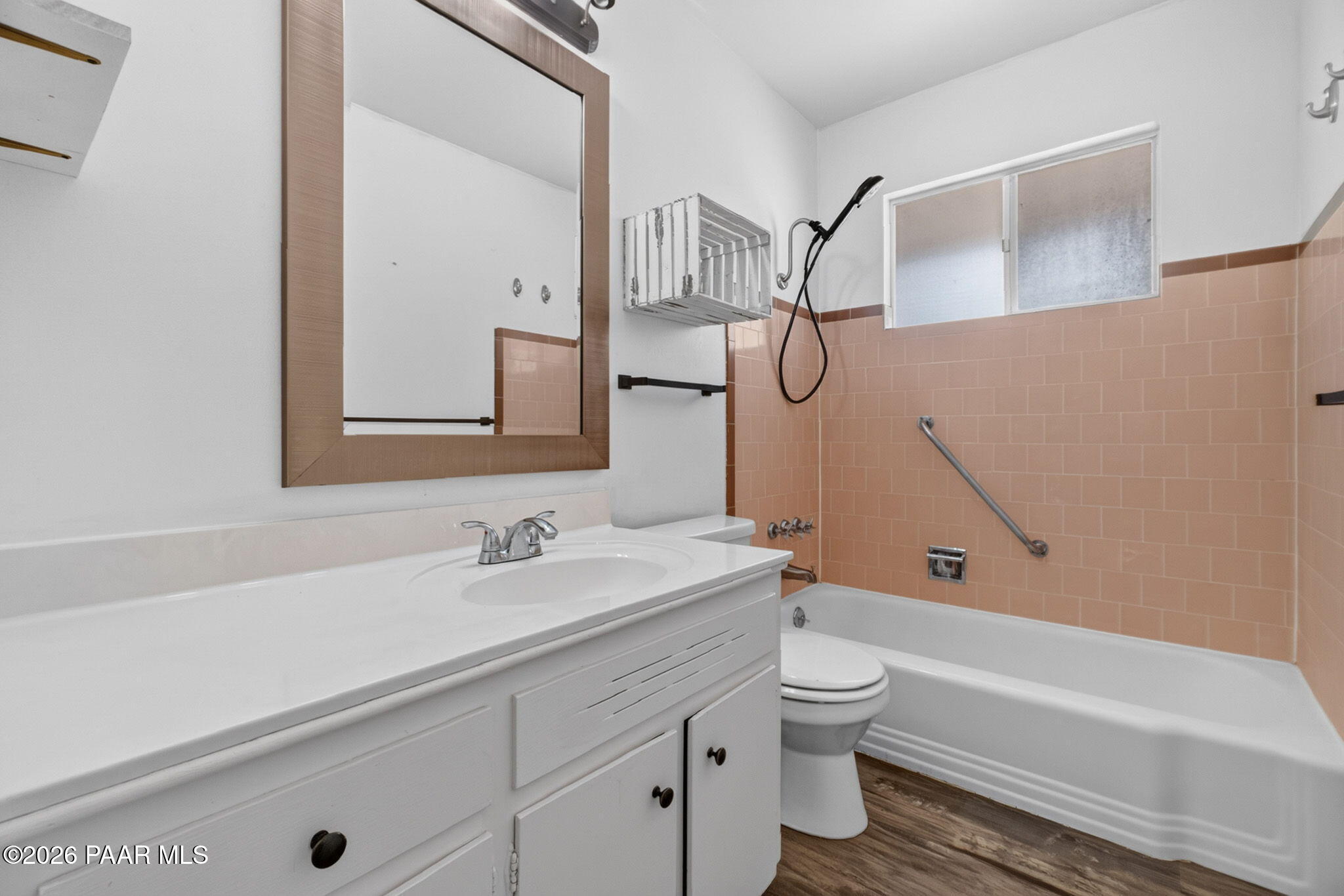 544 Roma Avenue Prescott, AZ 86301 - Photo 21 of 39 Upstairs Full Bathroom