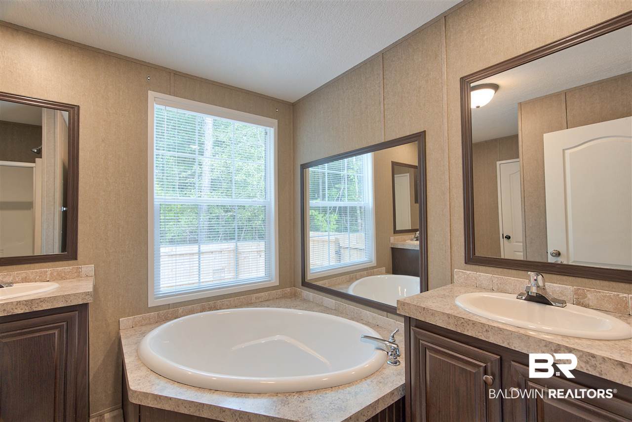 25258 Pompano Drive Elberta, AL 36530 - Photo 10 of 22 Master Bathroom