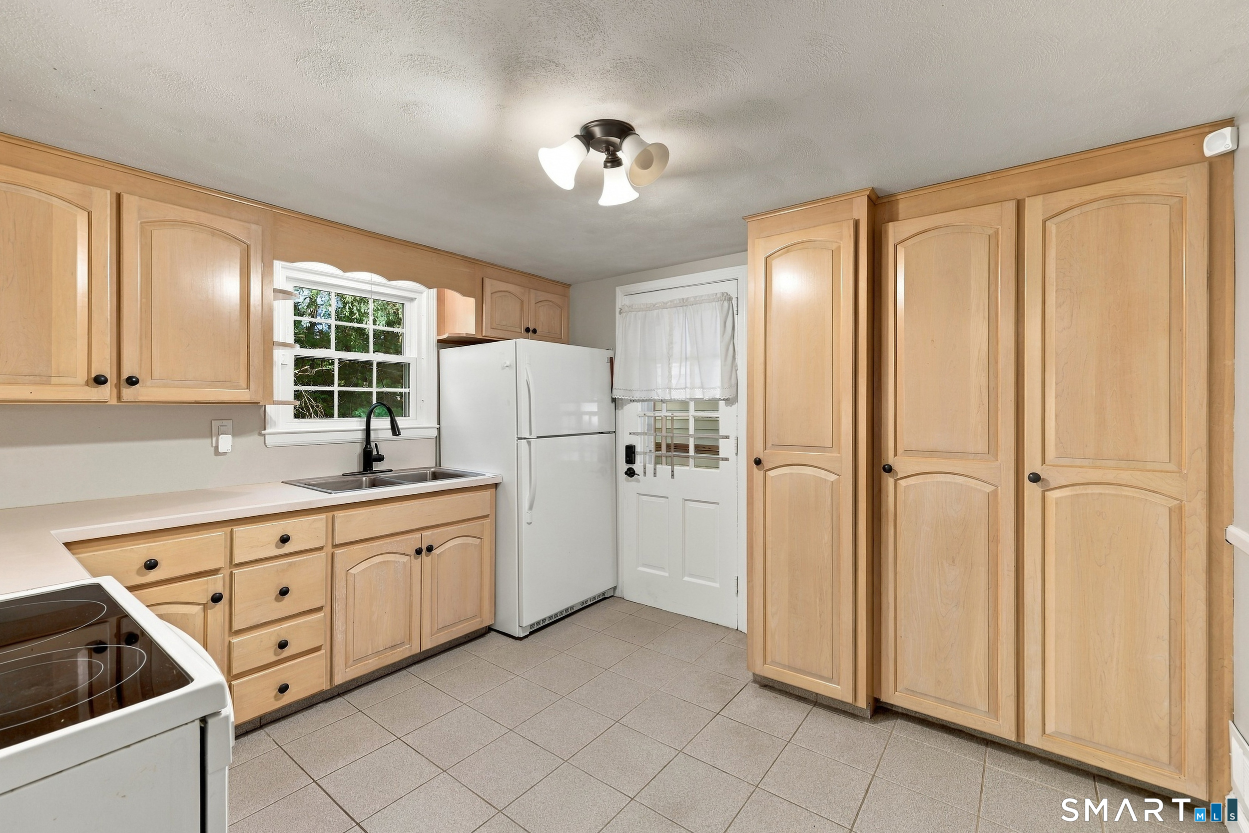 57 Burnbrook Road East Hartford, CT 06118 - Photo 13 of 31 Gallery Image 13