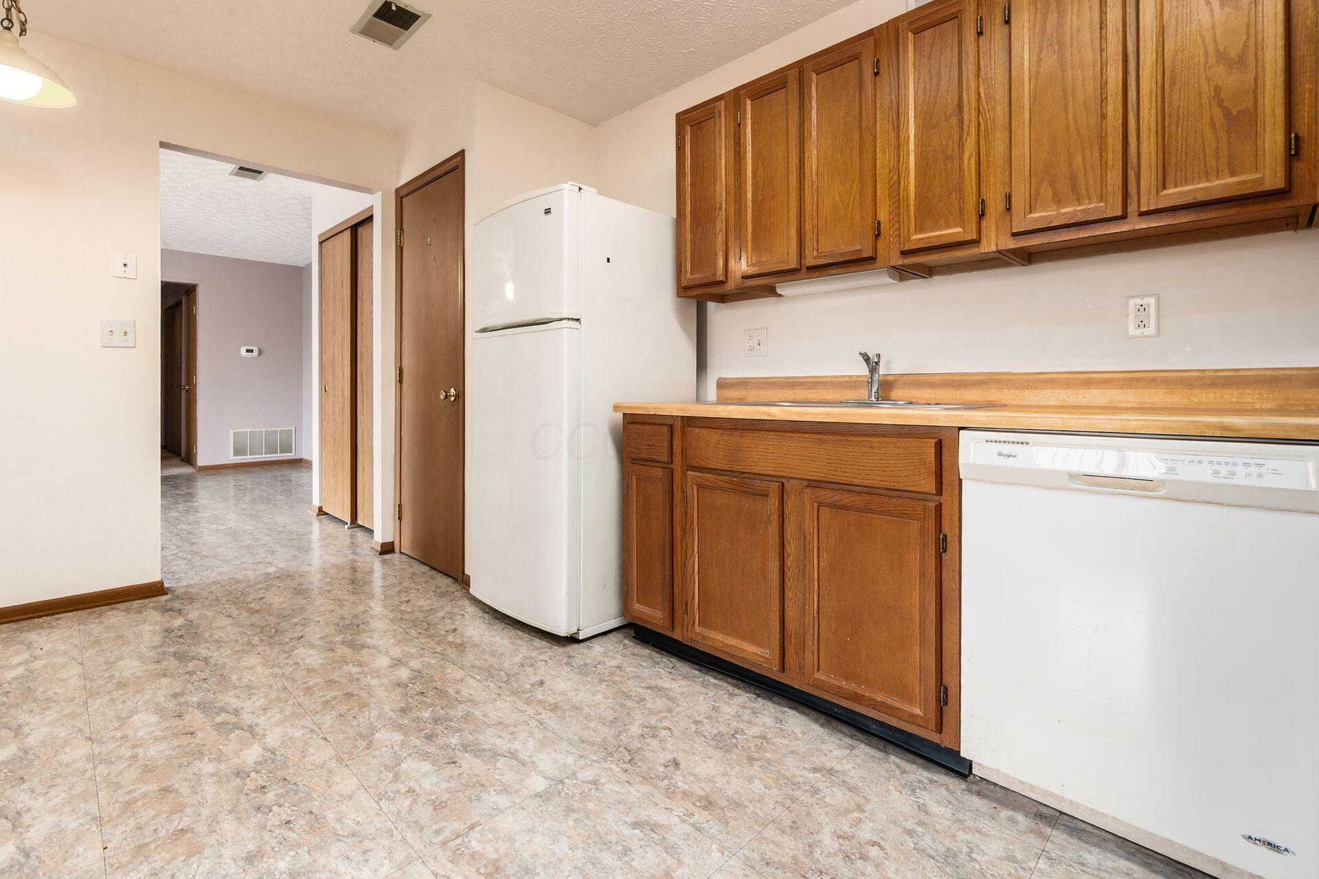 5885 Beechcroft Road, Unit 306 Columbus, OH 43229 - Photo 16 of 33 015_6f4_i 5885 Beechcroft 059