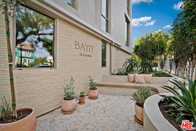 $15,950 | 755 North Alfred Street, Unit C, Los Angeles, CA 90069