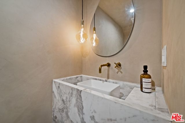 $15,950 | 755 North Alfred Street, Unit C, Los Angeles, CA 90069