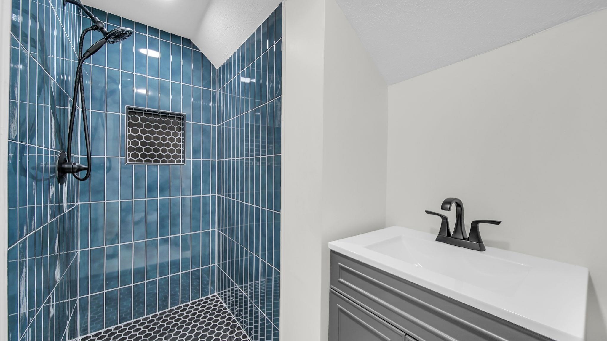 2800 Spring Hill Drive Memphis, TN 38127 - Photo 24 of 31 Full bathroom featuring a tile shower, vanity, and vaulted ceiling