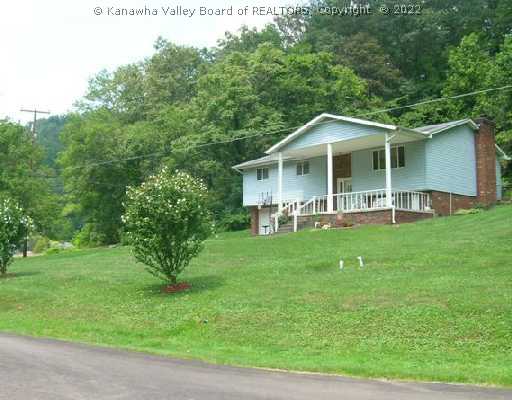 1502 North Grapevine Road Charleston, WV 25320 - Photo 1 of 8 Exterior Front.