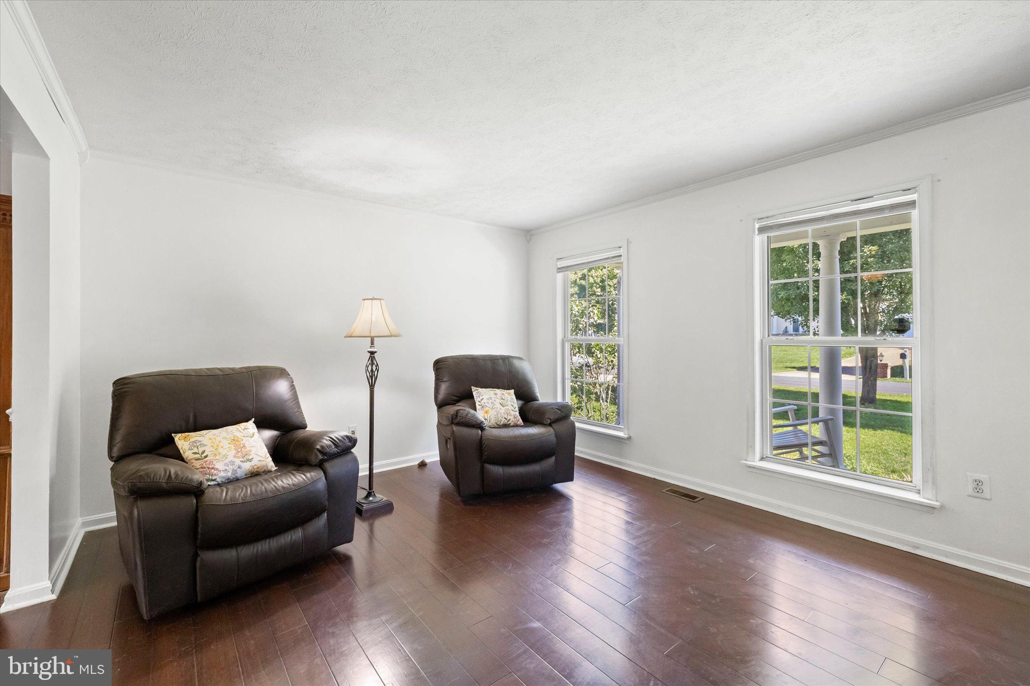 126 Valley View Road Fredericksburg, VA 22407 - Photo 9 of 42 Sunny Front Room