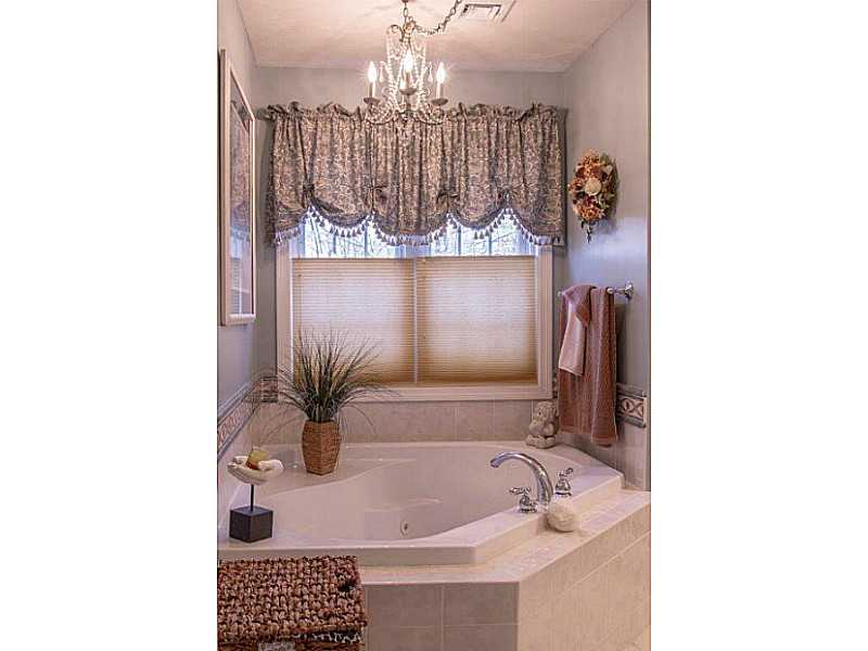 10 Tillinghast Road East Greenwich, RI 02818 - Photo 18 of 22 Master Bath/Spa.
