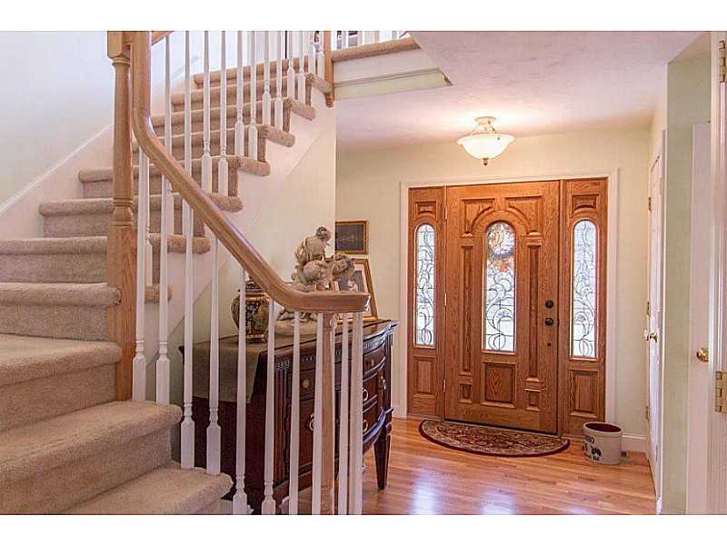 10 Tillinghast Road East Greenwich, RI 02818 - Photo 3 of 22 Entry. Foyer