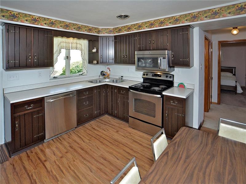 643 Filmore Road Pittsburgh, PA 15221 - Photo 2 of 21