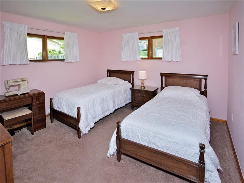 643 Filmore Road Pittsburgh, PA 15221 - Photo 16 of 21