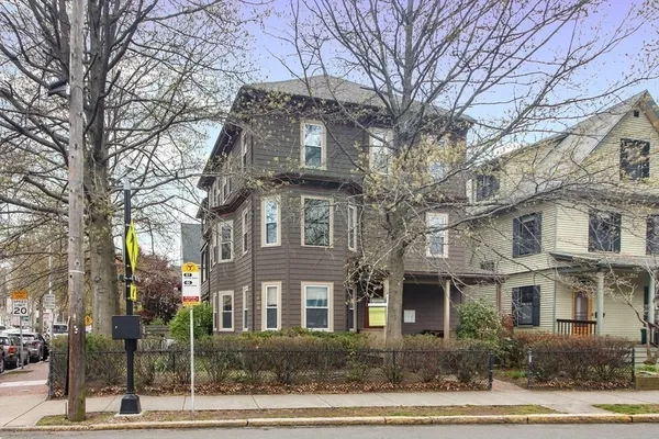 $3,900 | 154 Elm Street, Unit 2, Cambridge, MA 02140
