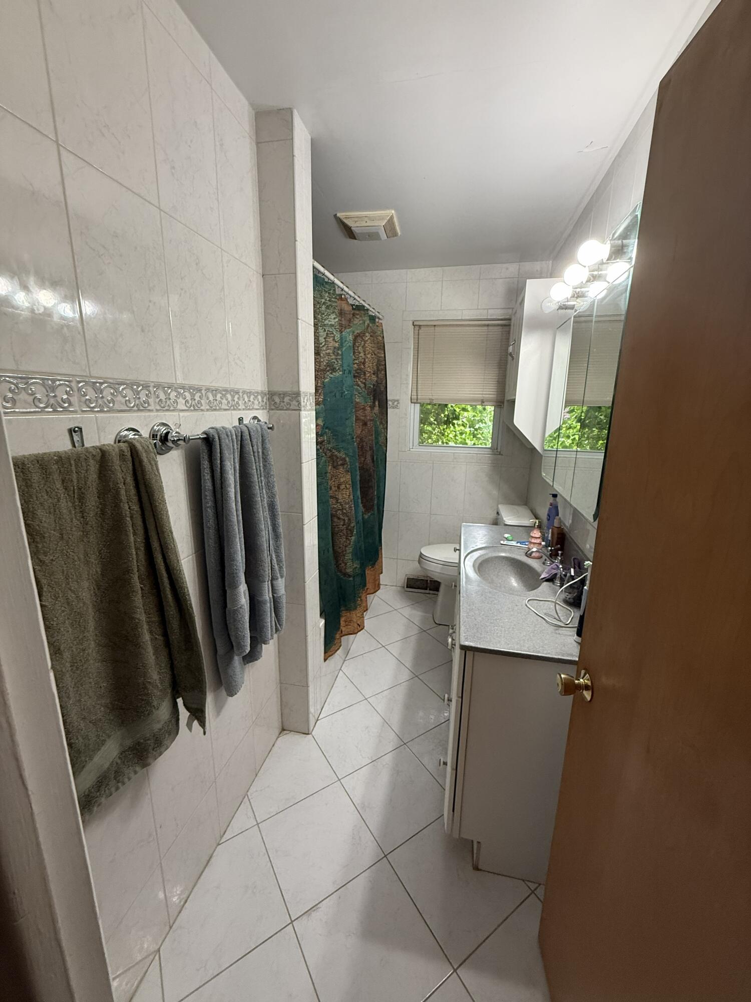 2463 Virginia Road Benton Harbor, MI 49022 - Photo 8 of 16 Bath1