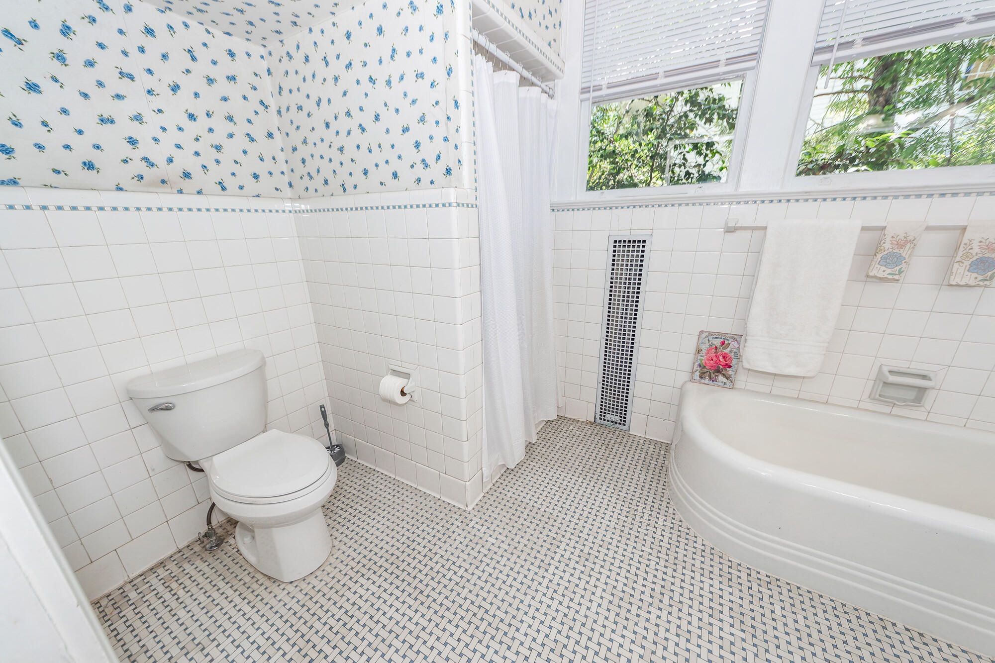 458 Hampton Street Walterboro, SC 29488 - Photo 36 of 90 64