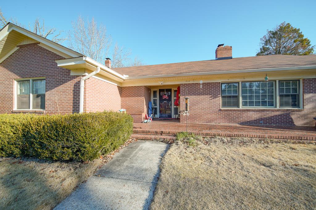 410 3rd Street Manchester, GA 31816 - Photo 1 of 45 a front view of a house with garden