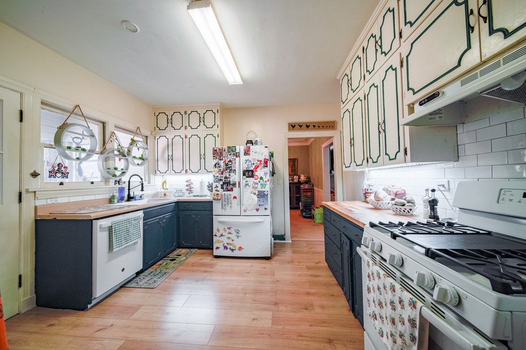 410 3rd Street Manchester, GA 31816 - Photo 28 of 45 a kitchen with stainless steel appliances a sink stove and cabinets