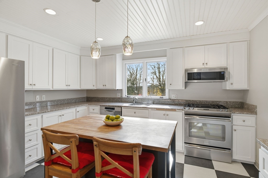 107 Front Street Leeds, MA 01053 - Photo 8 of 41 Gallery Image 8
