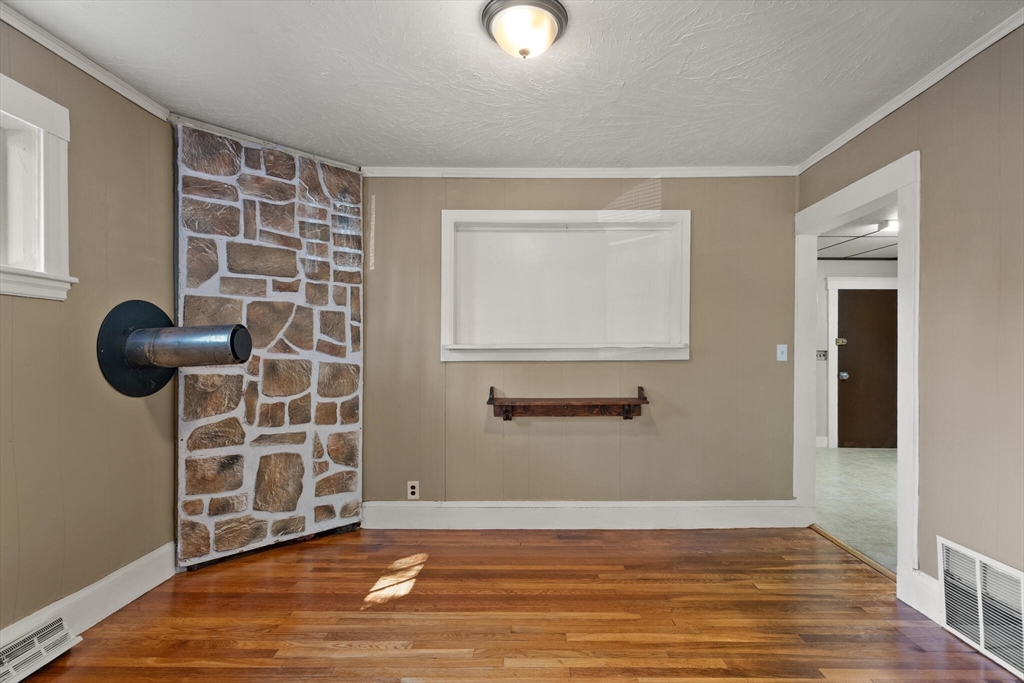 16 Moon Road Lynn, MA 01904 - Photo 7 of 23 Gallery Image 7