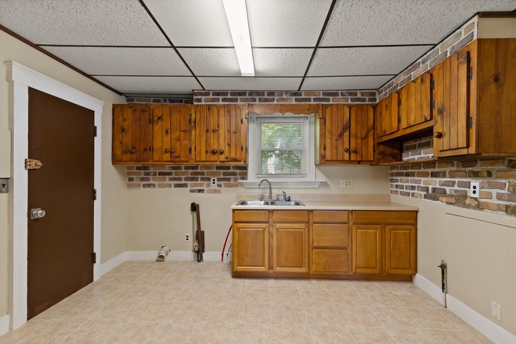 16 Moon Road Lynn, MA 01904 - Photo 9 of 23 Gallery Image 9