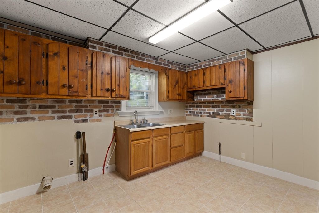 16 Moon Road Lynn, MA 01904 - Photo 10 of 23 Gallery Image 10