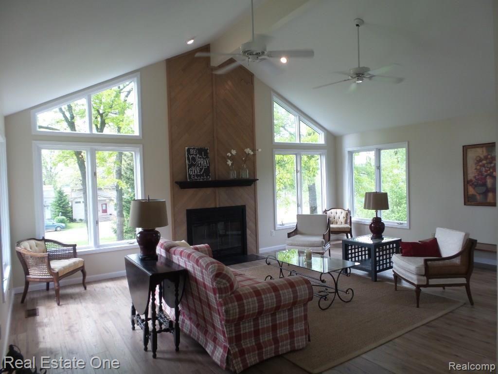7286 Andersonville Road Clarkston, MI 48346 - Photo 4 of 30 Teeming with light!