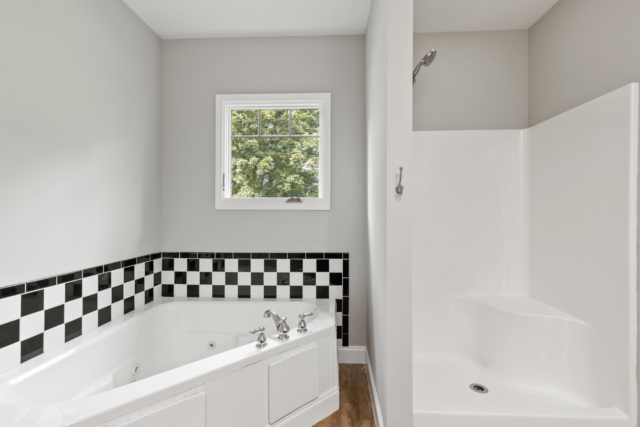 2294 Daniels Road Greenbrier, TN 37073 - Photo 30 of 52 a bathroom with a bathtub and shower