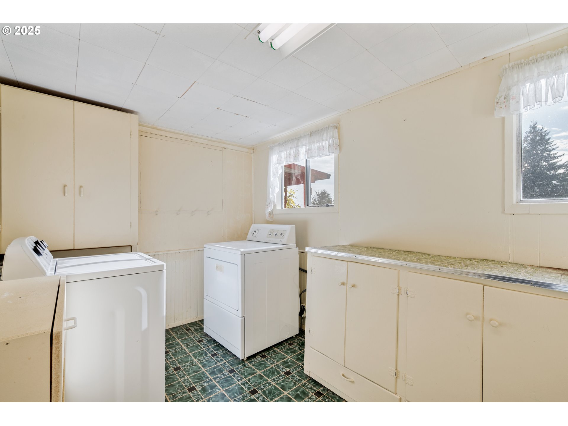 3721 Columbia Heights Road Longview, WA 98632 - Photo 15 of 42