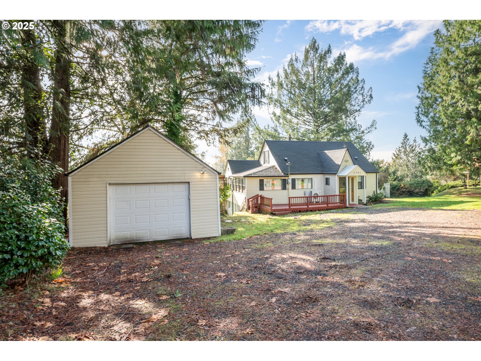 3721 Columbia Heights Road Longview, WA 98632 - Photo 2 of 42