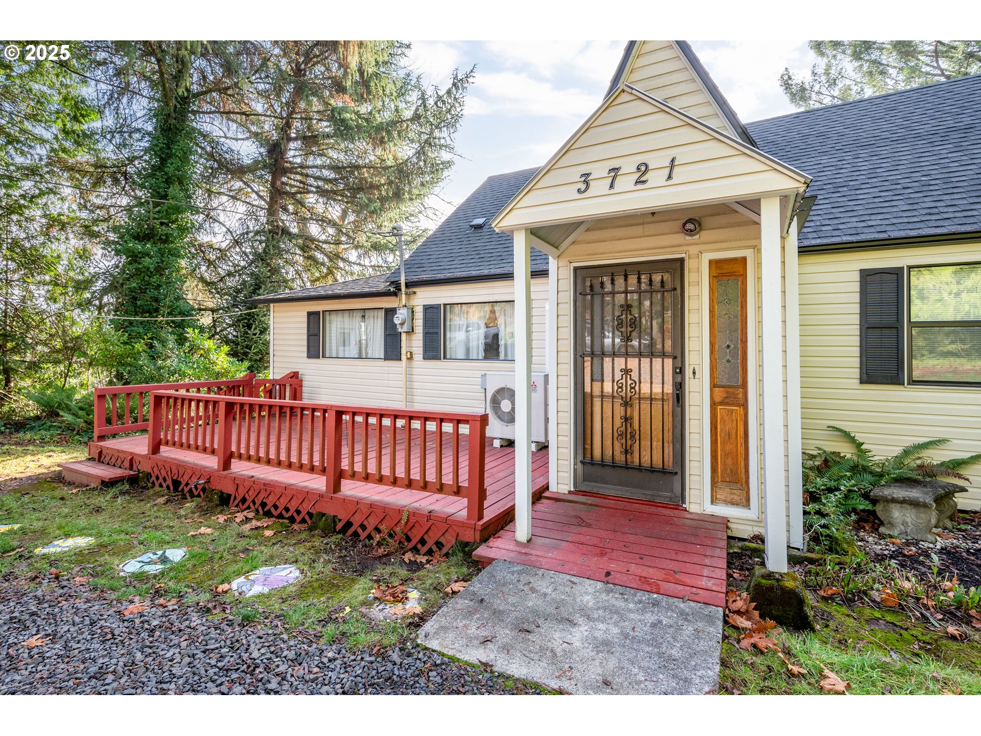 3721 Columbia Heights Road Longview, WA 98632 - Photo 4 of 42