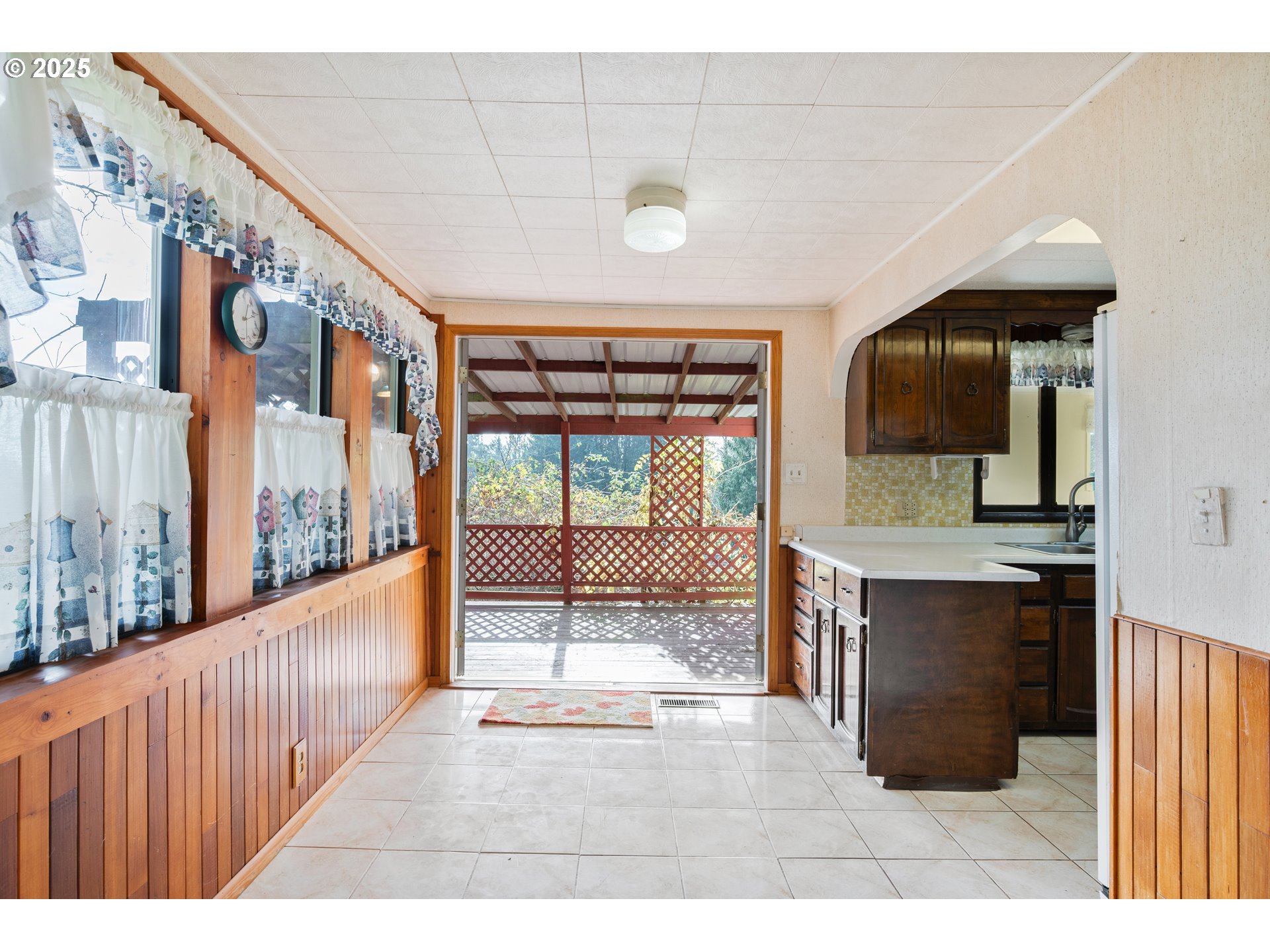 3721 Columbia Heights Road Longview, WA 98632 - Photo 10 of 42