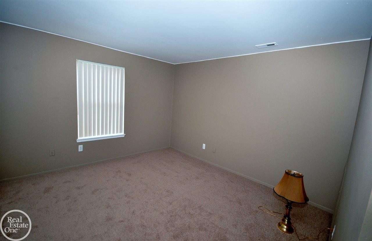 1552 Porter Circle Rochester, MI 48307 - Photo 13 of 21 Bedroom