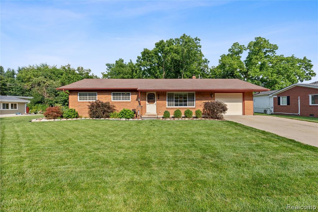 229 Brook Drive Romeo, MI 48065 - Photo 2 of 39