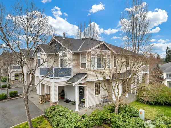 $548,000 | 1855 Trossachs Boulevard Southeast, Unit 2402, Sammamish, WA 98075