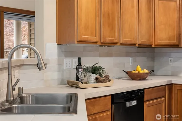 $548,000 | 1855 Trossachs Boulevard Southeast, Unit 2402, Sammamish, WA 98075