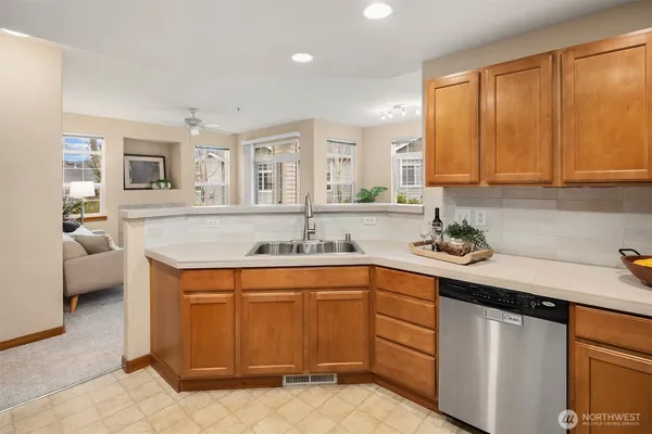 $548,000 | 1855 Trossachs Boulevard Southeast, Unit 2402, Sammamish, WA 98075