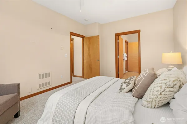 $548,000 | 1855 Trossachs Boulevard Southeast, Unit 2402, Sammamish, WA 98075
